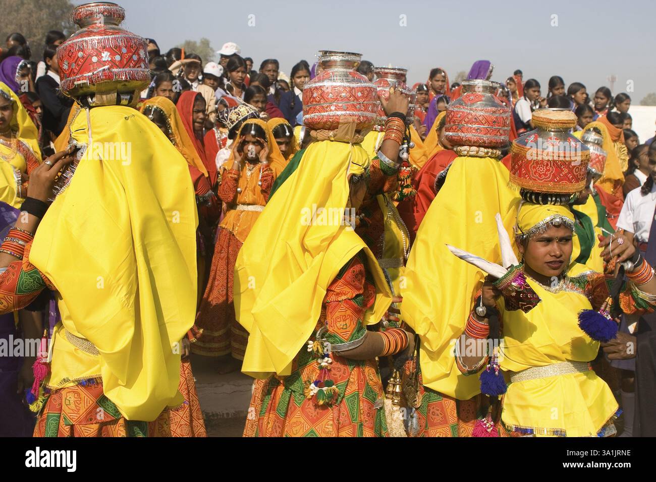 Ragazza tradizionale pronta per il giorno della repubblica, India, Asia Foto Stock