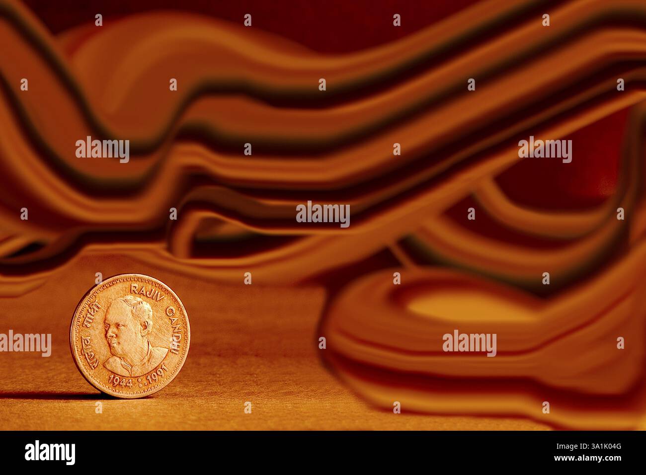 Una moneta indiana unica, una moneta da rupie e sfondo artistico con incisione sul retro Rajiv Gandhi 1944-1991 Foto Stock