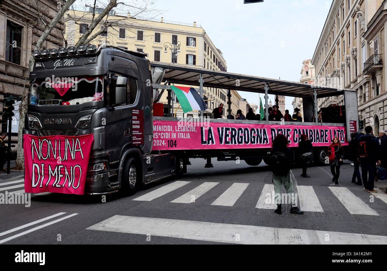 ROMA - OTTO MARZO 2025 MANIFESTAZIONE NON UNA DI MENO Foto Stock