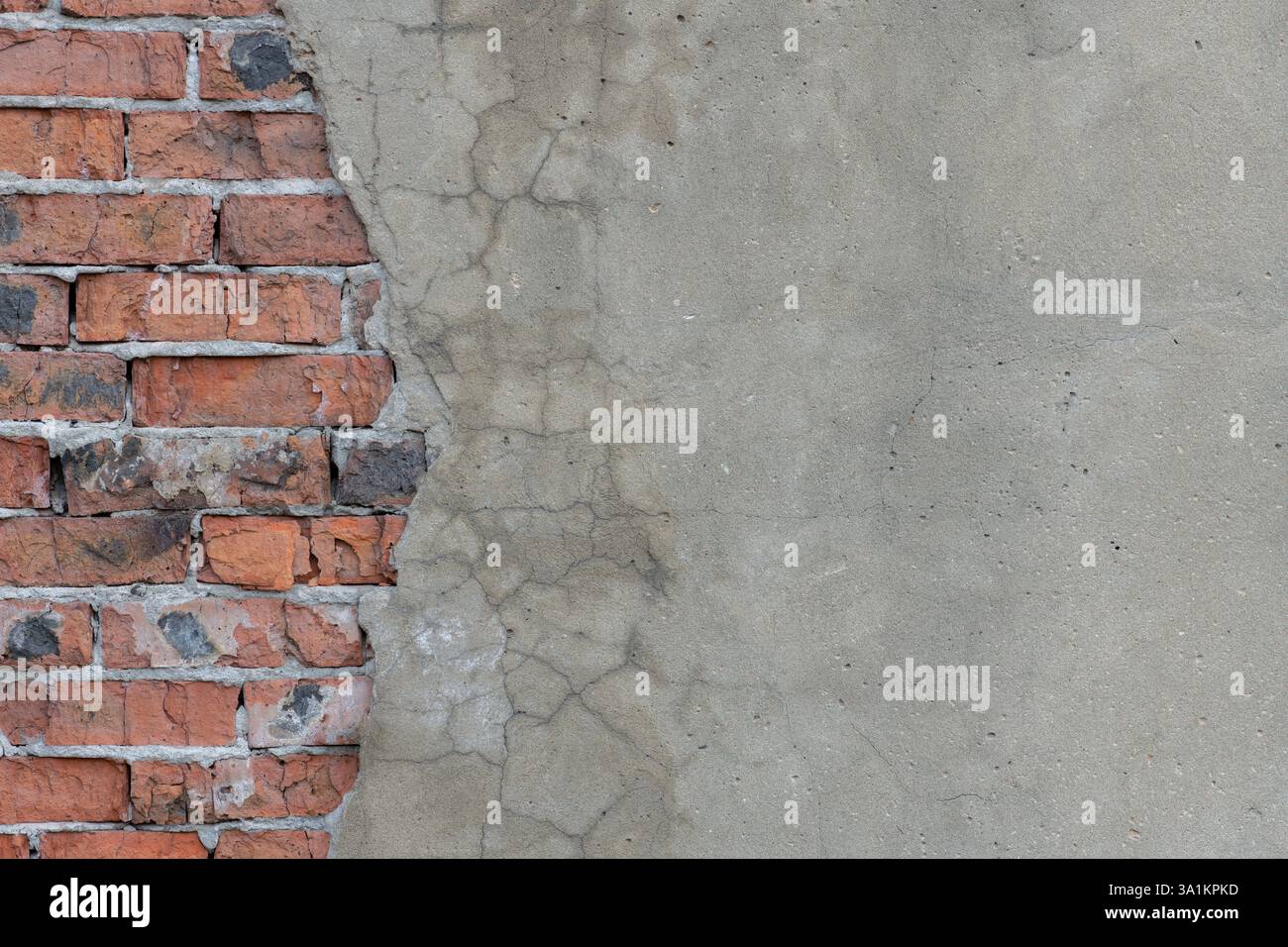 Muro con intonaco di cemento caduto Foto Stock