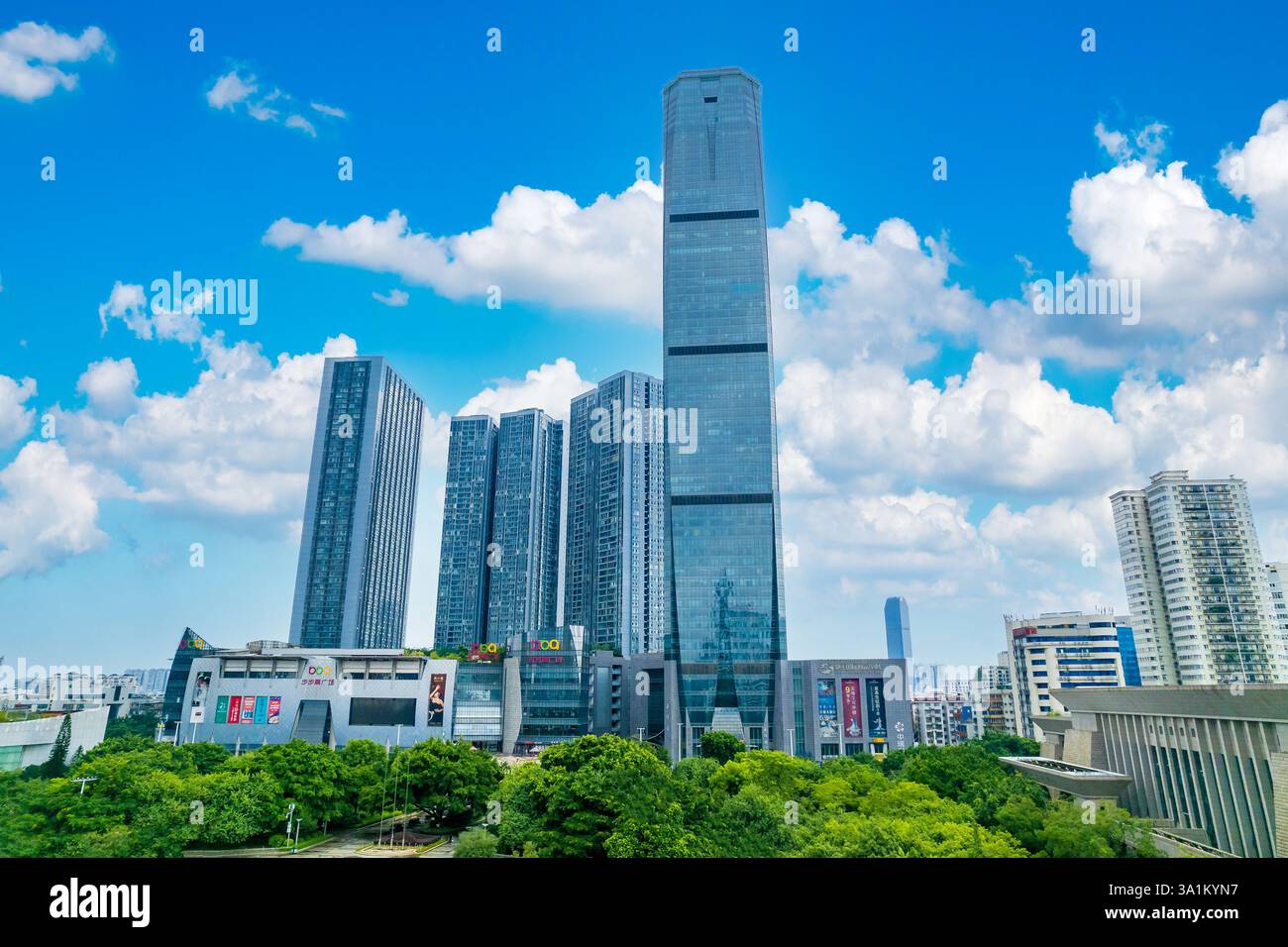 Ambiente urbano di Piazza del popolo, Liuzhou, Guangxi, Cina Foto Stock
