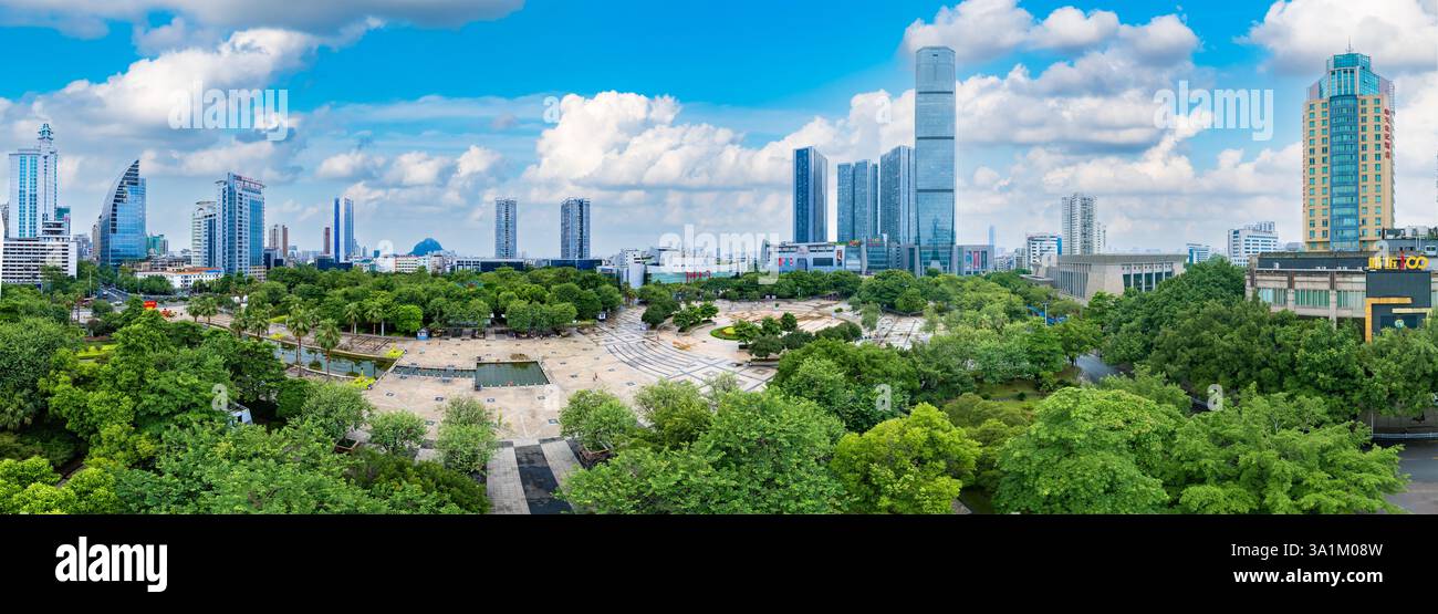 Ambiente urbano di Piazza del popolo, Liuzhou, Guangxi, Cina Foto Stock