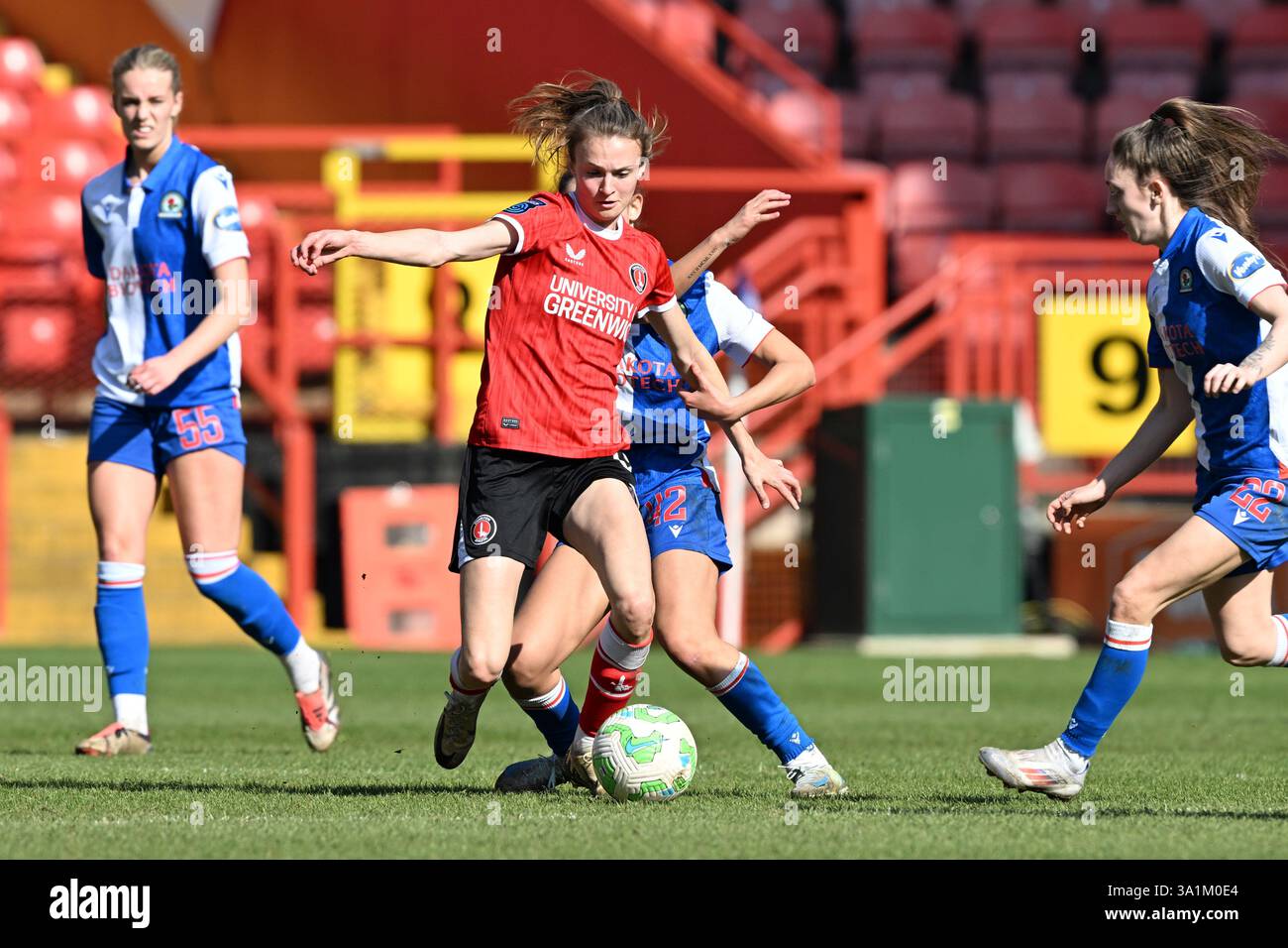 LONDRA Regno Unito - 9 marzo 2025: Ellie Brazil di Charlton Athletic Women durante la partita del Barclays Women's Championship tra Charlton Athletic Women e Blackburn Rovers alla Valley di Londra. Accreditare Keith Gillard/Alamy Live News Foto Stock