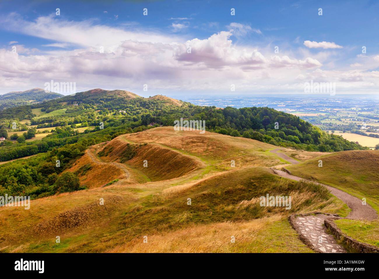 Le Malvern Hills dal British Camp, Herefordshire e Worcestershire, Inghilterra. British Camp è un forte collinare dell'età del ferro situato in cima a Herefordsh Foto Stock