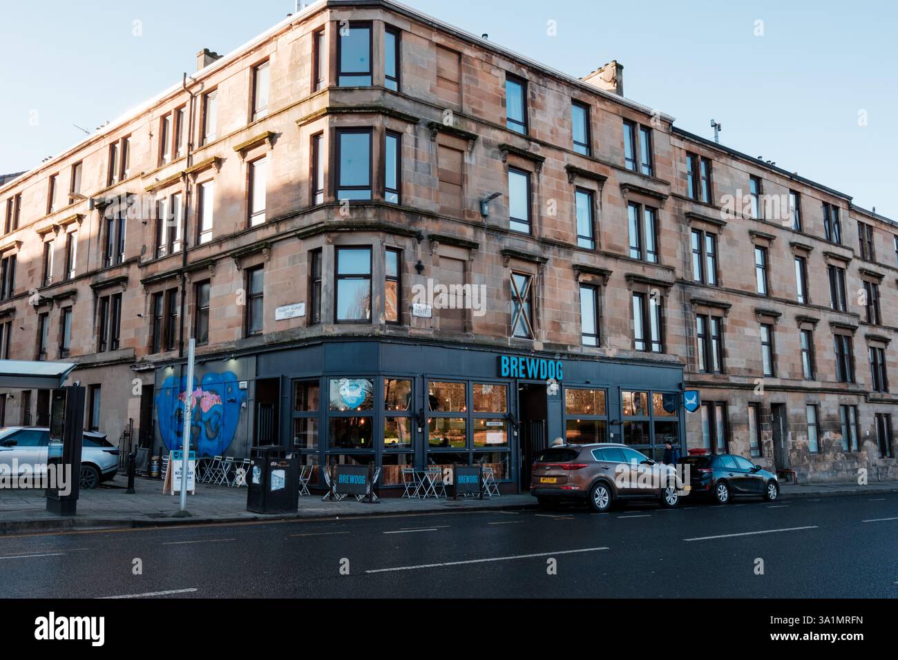 Glasgow Scozia: 8 gennaio 2025: Esterno del pub BrewDog Glasgow Kelvingrove Foto Stock