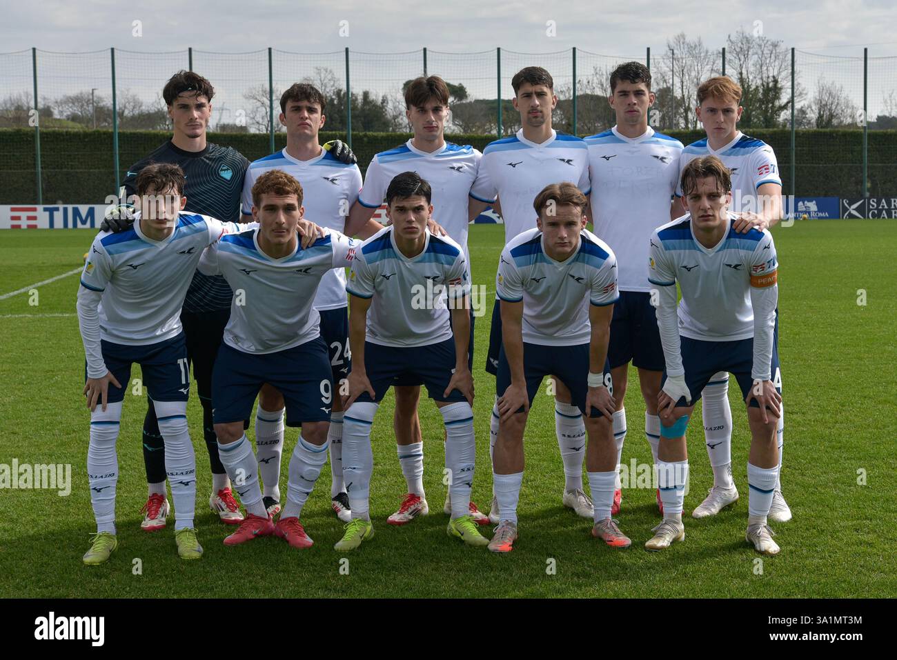 Roma, Italia. 9 marzo 2025. La squadra del SS Lazio posa per una foto di gruppo prima della partita SS Lazio vs AC Monza 29° giorno del Campionato Italiano di calcio Primavera 1 allo Stadio Mirko Fersini il 9 marzo 2025 a Roma, Italia Credit: Roberto Bettacchi Photography/Alamy Live News Foto Stock