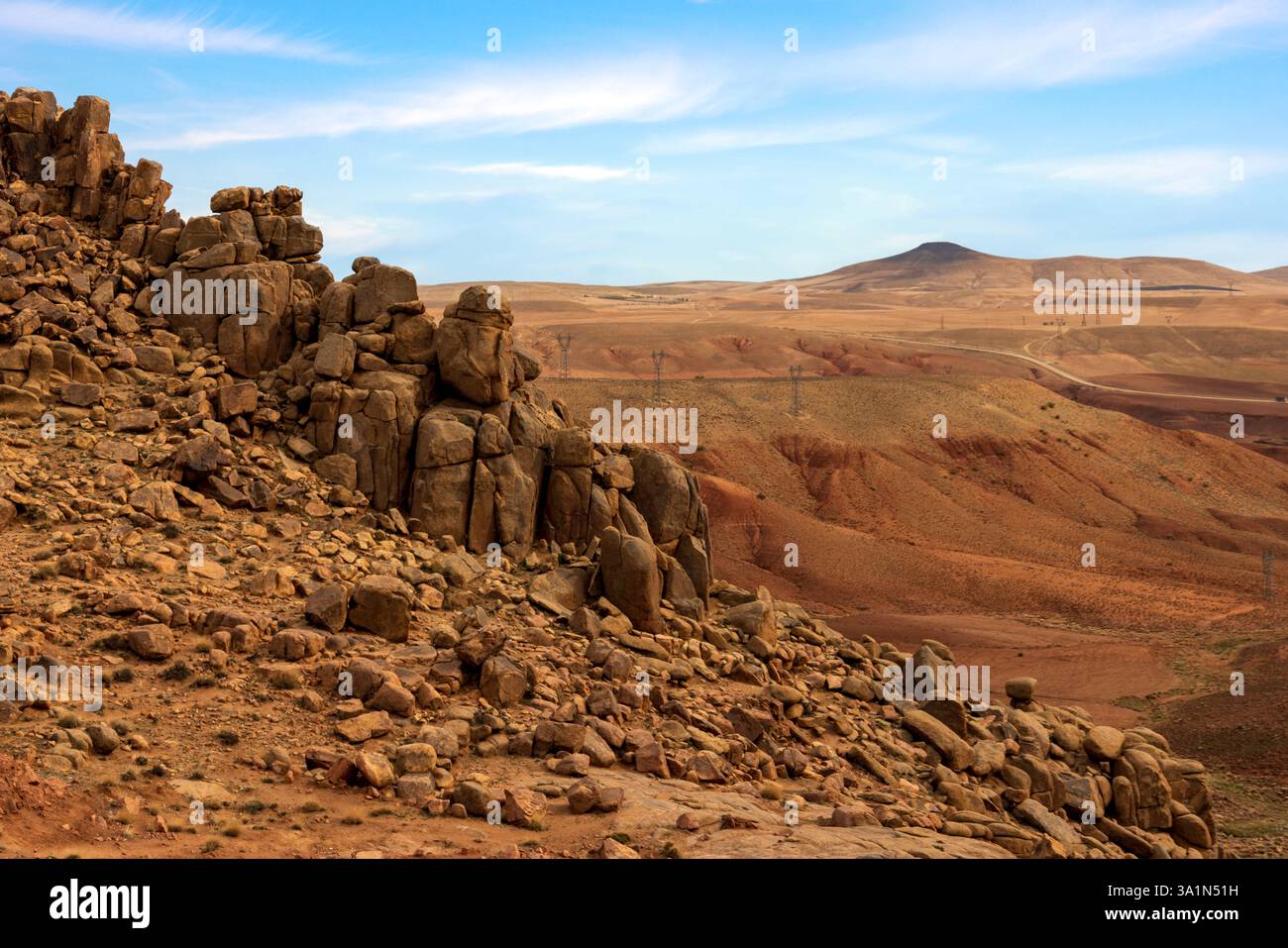 Midelt, situata tra le catene montuose del Medio e dell'alto Atlante, si trova sulla strada principale da FES a Errachidia in Marocco. Foto Stock