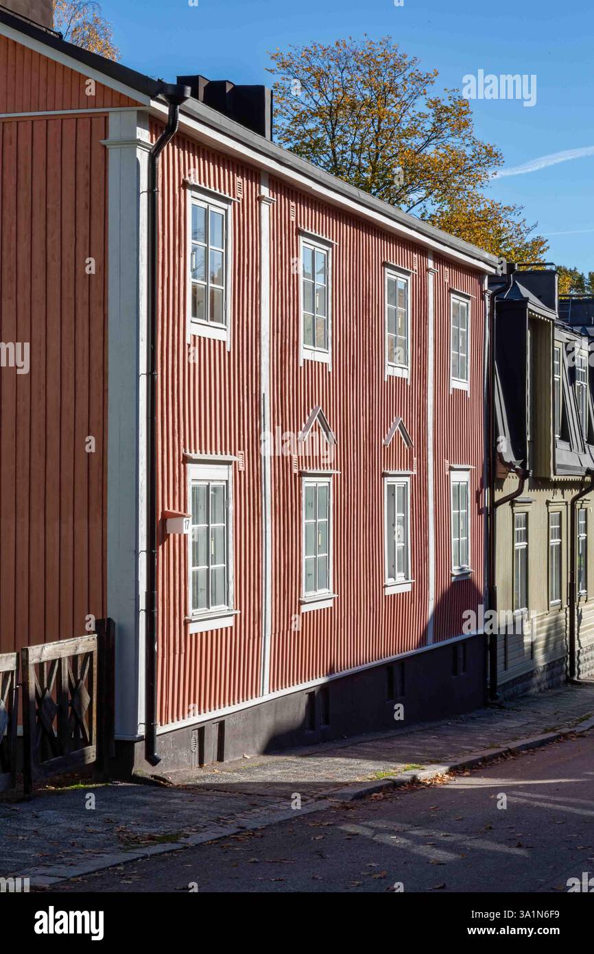 Edificio residenziale in legno a Keuruuntie 17 nel quartiere Puu-Vallila di Helsinki, Finlandia Foto Stock