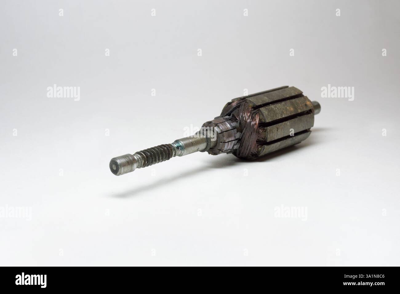 Armatura del motorino tergicristalli dell'auto, motorino CC a magnete permanente, albero di lavoro con filettatura vite senza fine per ingranaggi rotanti Foto Stock