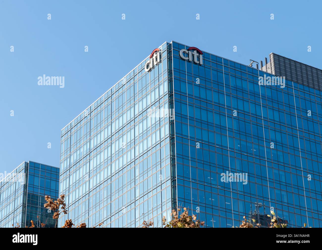 Hong Kong. Cina- 02.15.2025. Il cartello con il nome su un edificio per uffici della banca multinazionale americana di investimenti Citigroup Inc Foto Stock