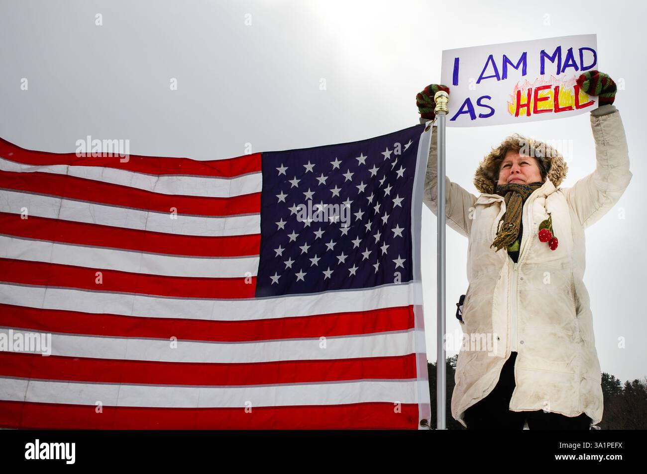 Manifestanti in occasione di una protesta Trump del 50501 alla giornata internazionale della donna 2025 presso la Vermont State House di Montpelier, VT, USA, 8 marzo 2025. Foto Stock