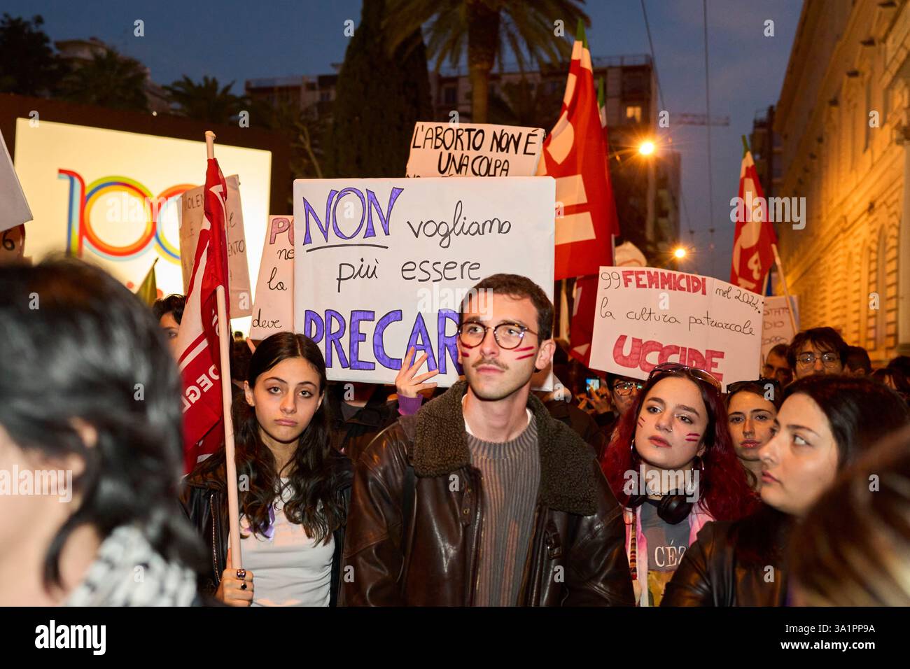 Marcia dei diritti delle donne a Bari in occasione della giornata internazionale della donna Foto Stock