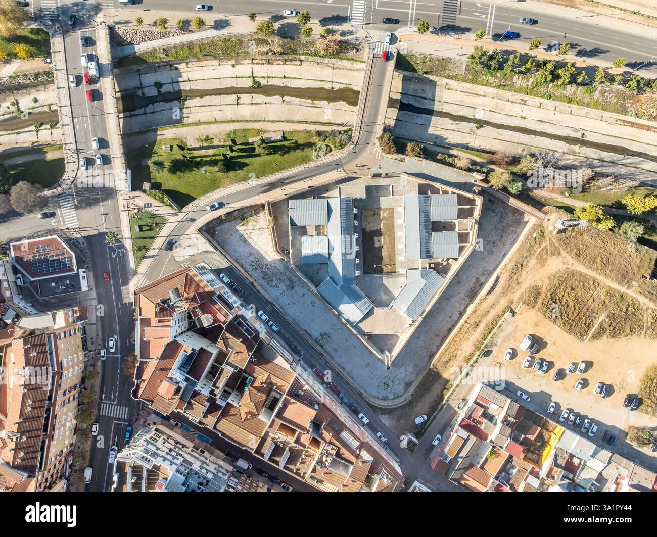 Vista aerea ravvicinata del ravelin in stile Vauban con porte per cannoni che proteggono Badajoz dalla terra spagnola Foto Stock