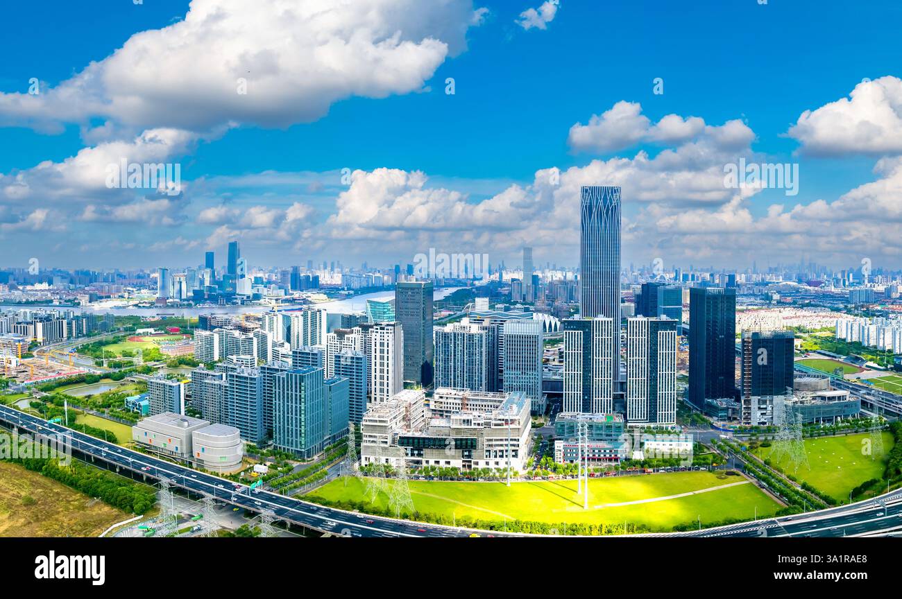 Shanghai Oriental Sports Center e Qiantan International Business District, Cina Foto Stock