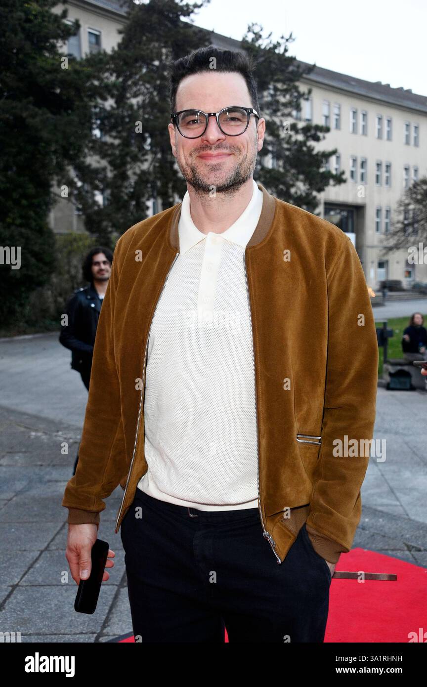 Tobias Licht bei der Premiere des Theaterstücks Sherlock Holmes: Der Fall Moriarty in der Komödie am Kurfürstendamm im Ernst-Reuter-Saal. Berlino, 09.03.2025 *** Tobias Licht alla prima dello spettacolo Sherlock Holmes The Moriarty Case al Komödie am Kurfürstendamm in Ernst Reuter Saal Berlin, 09 03 2025 foto:Xn.xKubelkax/xFuturexImagex holmes_5331 Foto Stock