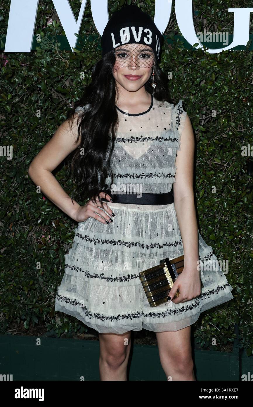 (FILE) Jenna Ortega dice che lavorare con Lady Gaga sulla seconda stagione di Netflix "mercoledì" è stato "il migliore". LOS ANGELES, CALIFORNIA, USA - 15 FEBBRAIO: L'attrice americana Jenna Ortega arriva al 2019 Young Hollywood Party di Teen Vogue presentato da Snap tenutosi al Los Angeles Theatre il 15 febbraio 2019 a Los Angeles, California, Stati Uniti. (Foto di Xavier Collin/Image Press Agency) Foto Stock