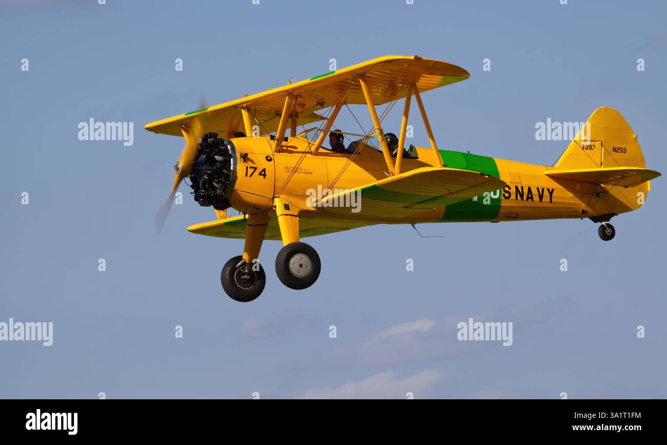 Stearman Aircraft Model 75, addestratore N2S-3 in volo Foto Stock