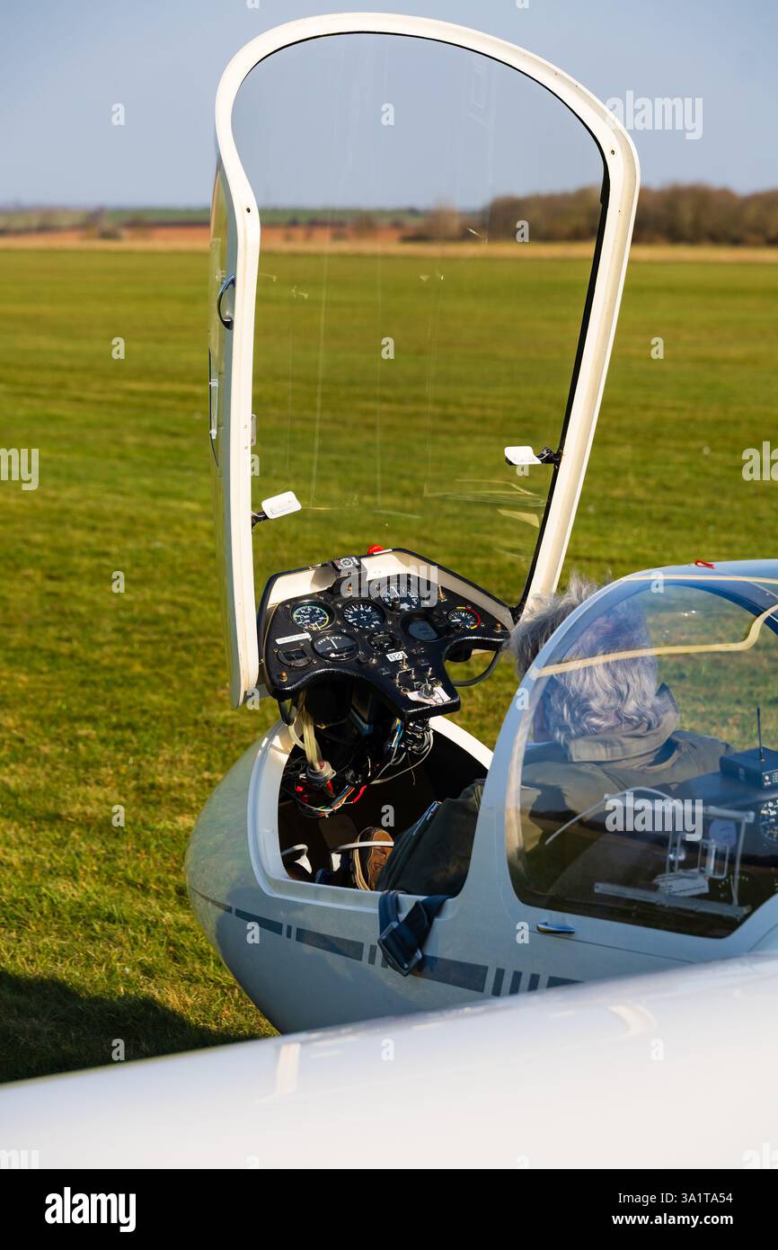 Cabina di pilotaggio e quadro strumenti primo piano di Alexander Schleicher Kaiser, ASK21, aliante. Foto Stock