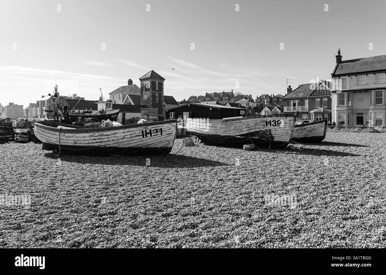 Barche sulla spiaggia di ciottoli di Aldeburgh, Suffolk. Foto Stock