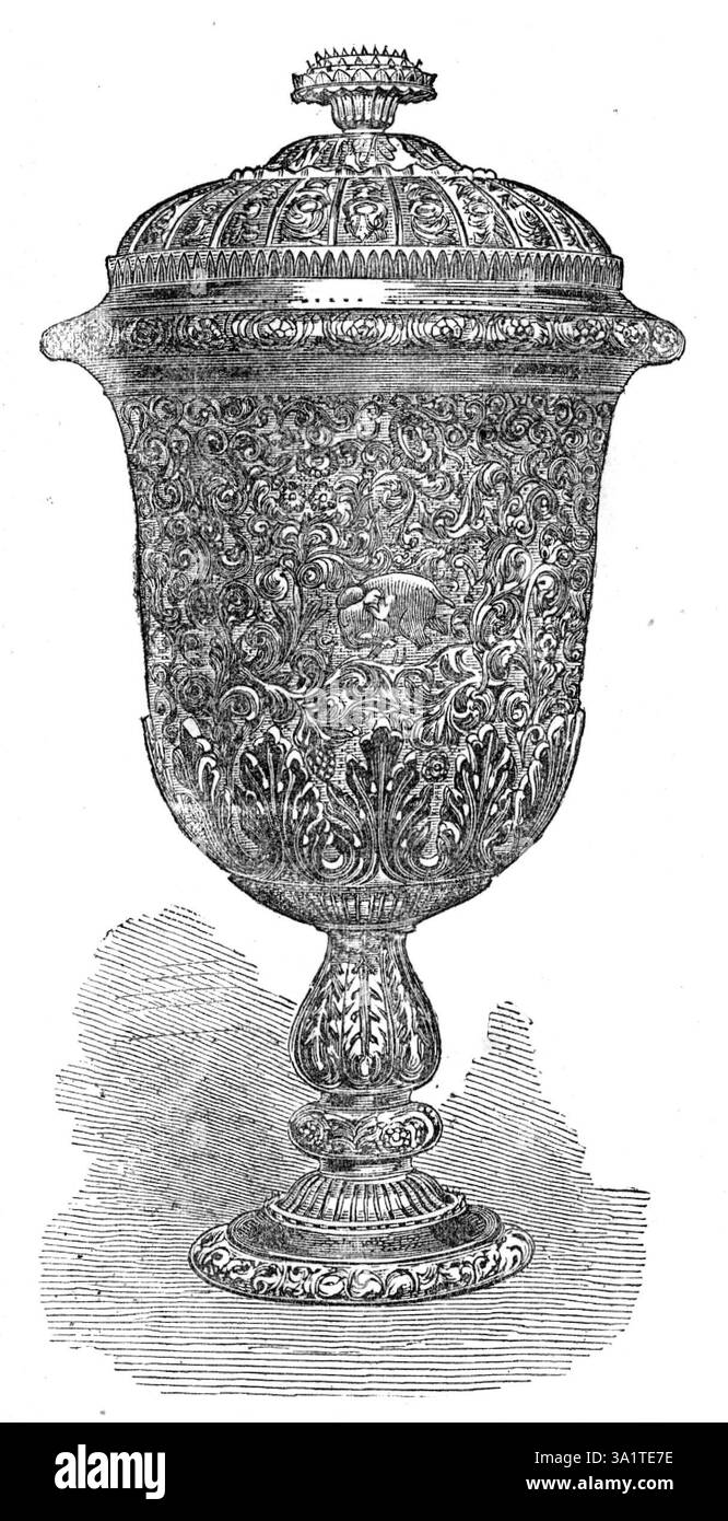 Coppa d'argento per l'East Indian Railway Volunteer Rifle Corps, 1873. 'Questo corpo di fucili è stato formato nel luglio 1869, e ora raduna più di mille uomini, sotto il comando del tenente colonnello D. W. Campbell, sovrintendente locomotivo della East India Railway... il governo dell'India concede una sovvenzione di capitation annuale di 20 rupie per ogni effettivo, e una somma aggiuntiva del 10% della sovvenzione di capitalizzazione per la distribuzione in premi per un buon tiro... la coppa premio, che è di argento solido, è di circa 16 pollici. Alto, è di fabbricazione indiana e circa &#xa3;50 valore. Ha un peso Foto Stock