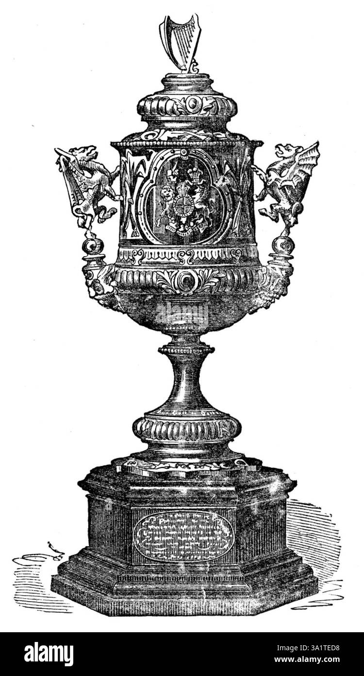 Coppa presentata alla South Wales Choral Union, 1873. "Il premio ottenuto dal coro gallese al Crystal Palace, una coppa dorata e una copertina, è stato prodotto dal signor Streeter, di Conduit-Street, ed è sotto tutti gli aspetti un piacevole memoriale della memorabile gara. È d'argento, riccamente inseguito con vari emblemi, tra i quali il porro viene spesso introdotto. Le maniglie sono formate dal drago rosso del Galles, e la copertina è sormontata con un modello dell'antico motto dell'arpa, "Jaith enaid ar ei Thanan" ("l'anima della musica è sulle sue corde"). Sullo scudo sono incise Foto Stock