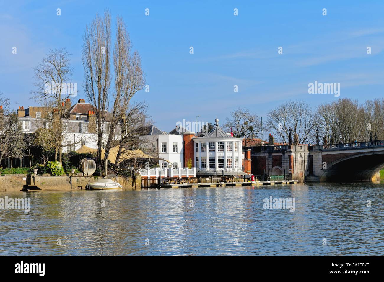 Esterno dell'hotel Mitre sul lungofiume presso Hampton Court Greater London Inghilterra Regno Unito Foto Stock