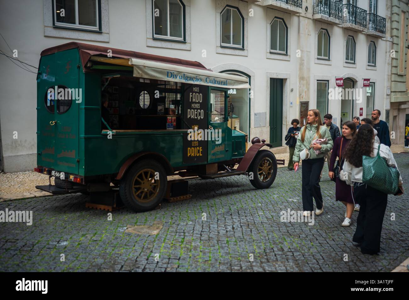 Più Fado meno prezzo auto d'epoca per la divulgazione culturale a Lisbona Foto Stock