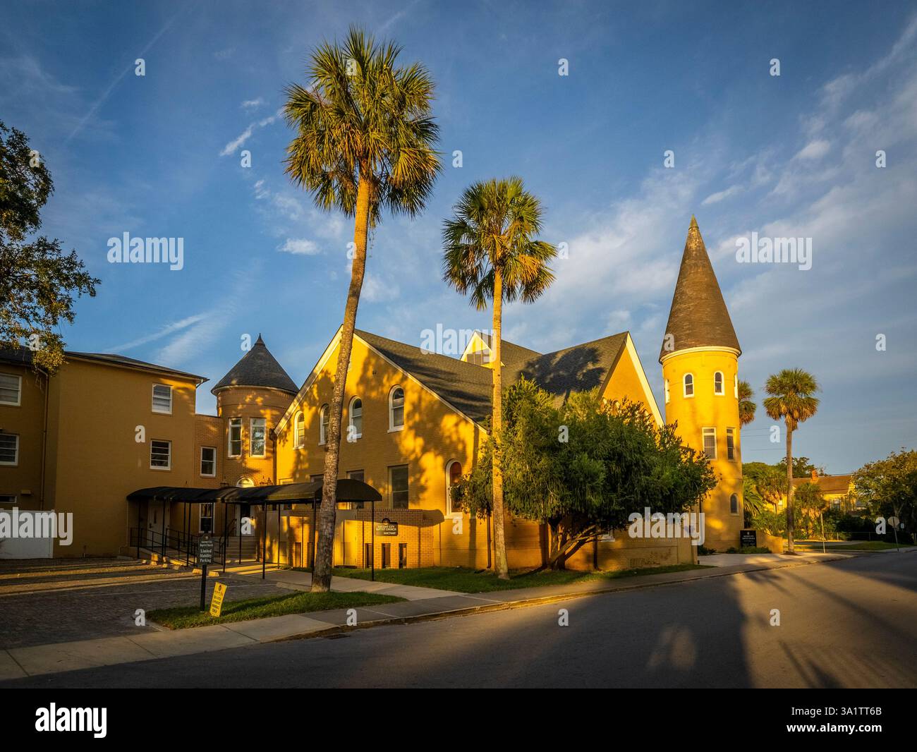 L'antica chiesa battista della città costruita nel 1895 in stile architettonico romanico revival nella storica zona della città vecchia di St Augustine, Florida, USA Foto Stock