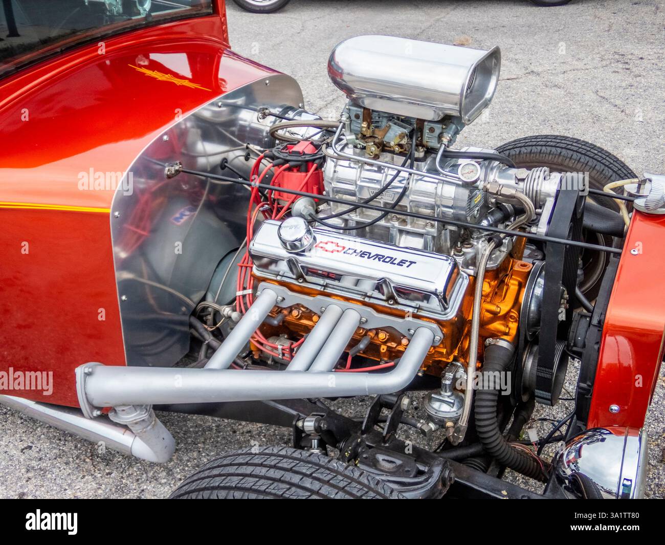 Motore V8 americano con molte parti cromate Foto Stock