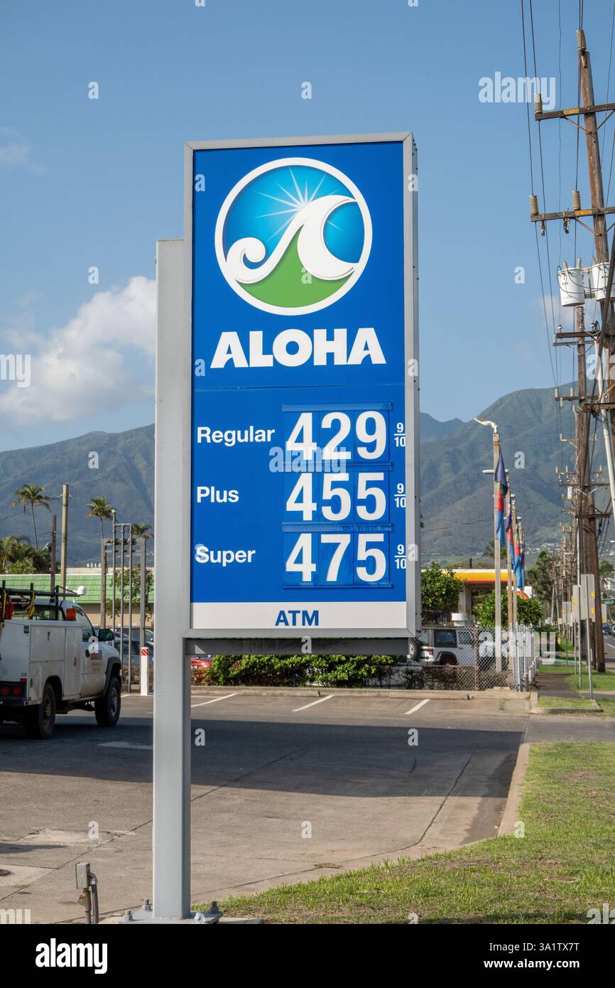 Il prezzo della benzina alla stazione di servizio Aloha Petroleum a Kahului, Maui, (Big Island), Hawaii Price Sign Gasoline 6 febbraio 2025 Foto Stock