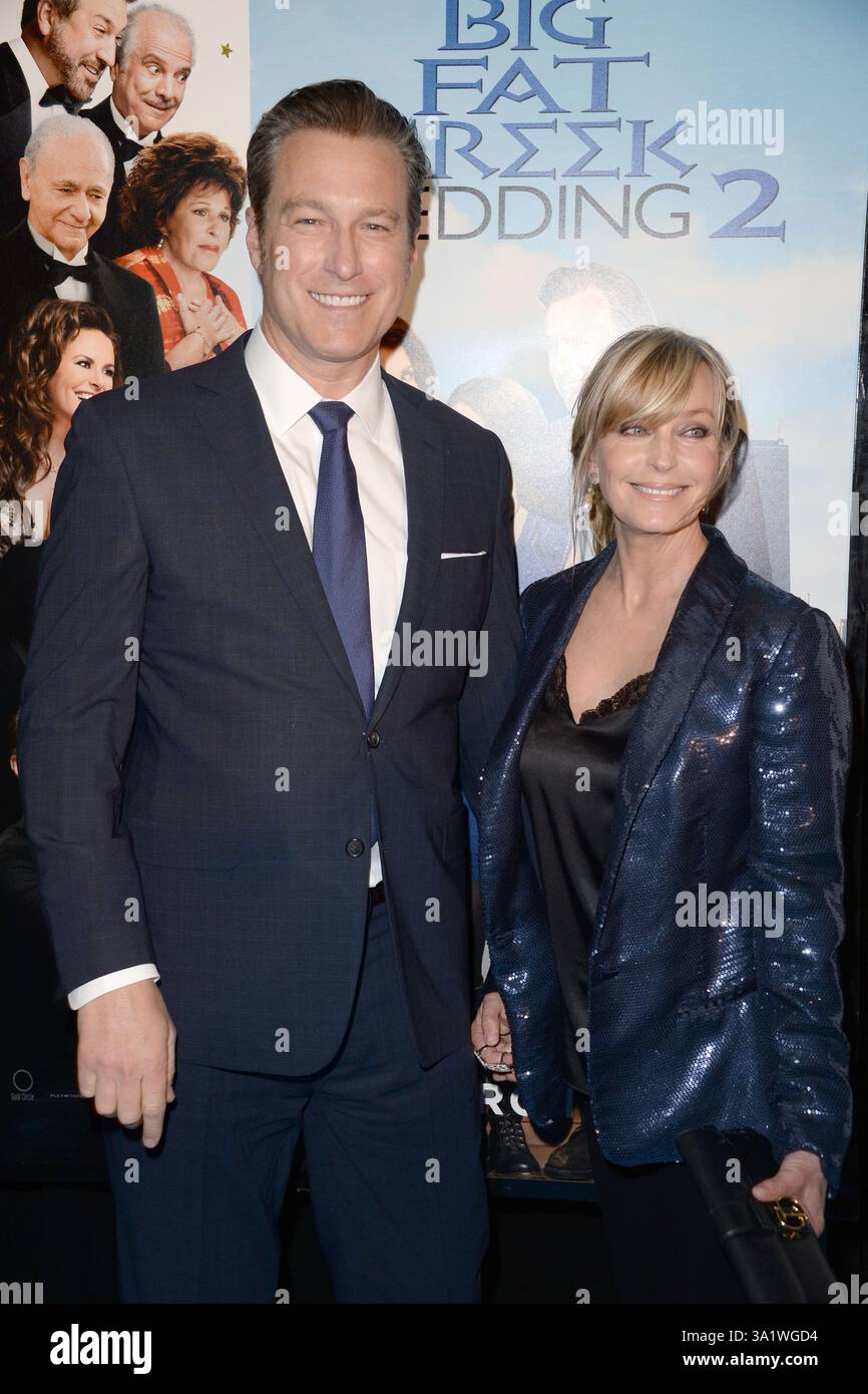John Corbett e Bo Derek partecipano alla prima di New York "My Big Fat Greek Wedding 2" al teatro AMC Loews Lincoln Square 13 il 15 marzo 2016 a New York Foto Stock