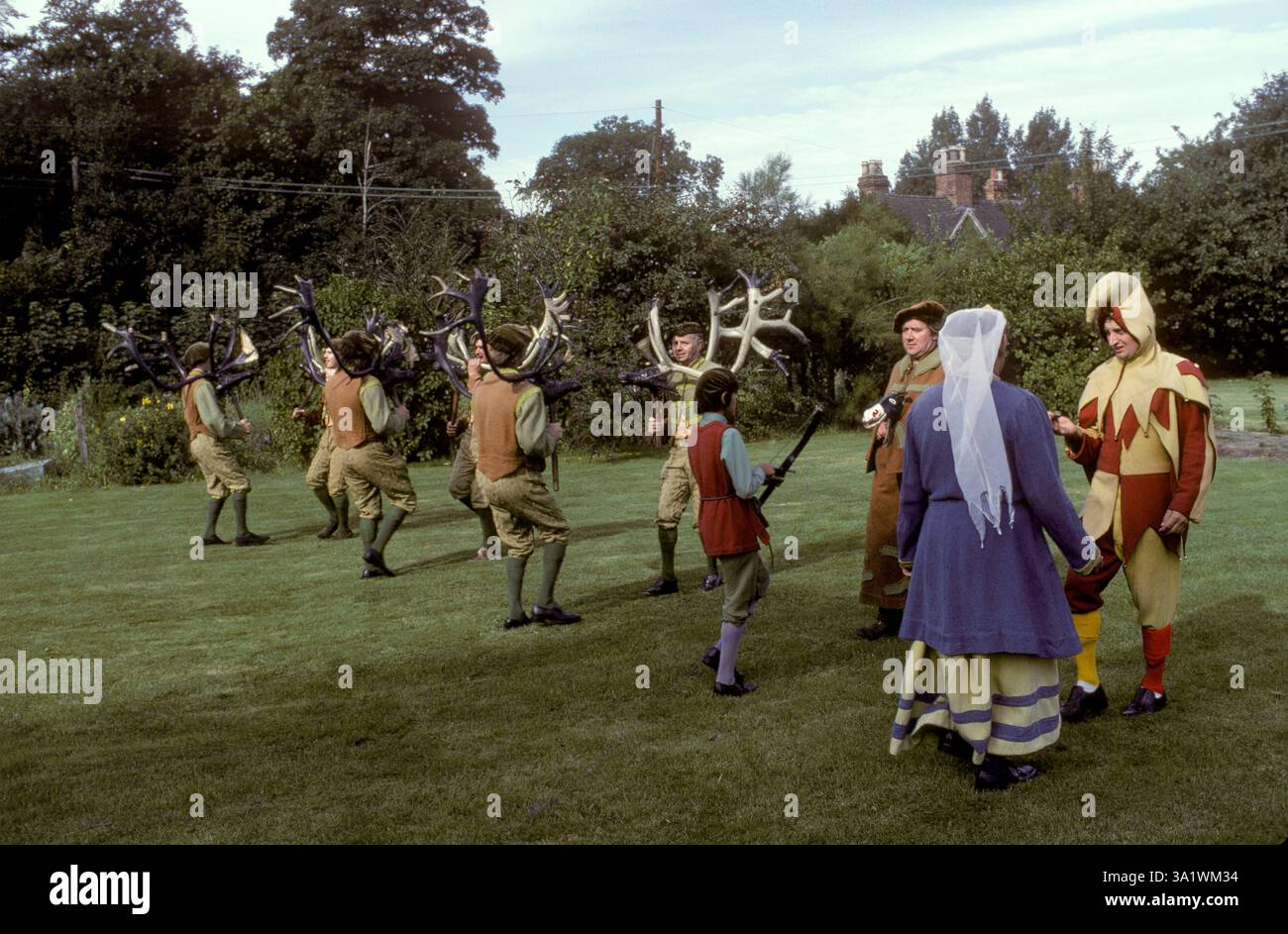Abbots Bromley Horn Dance 1970s UK. Tradizionale festival folcloristico inglese di campagna. Staffordshire 4 settembre, si sveglia lunedì all'inizio della tradizionale vacanza annuale del villaggio. 1979 Inghilterra HOMER SYKES Foto Stock