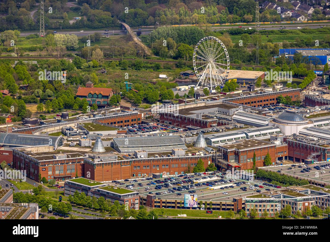 Vista aerea, centro commerciale Westfield Centro con ruota panoramica, Borbeck, Oberhausen, regione della Ruhr, Renania settentrionale-Vestfalia, Germania Foto Stock