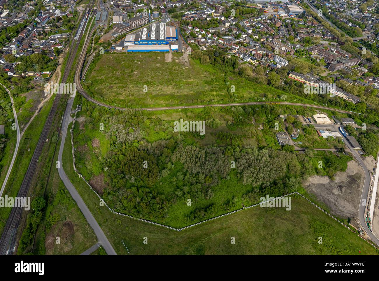 Vista aerea, società di ingegneria meccanica Gutehoffnungshütte Radsatz, impianto di cogenerazione a biomassa di Energieversorgung Oberhausen AG, Sterkrade railr Foto Stock