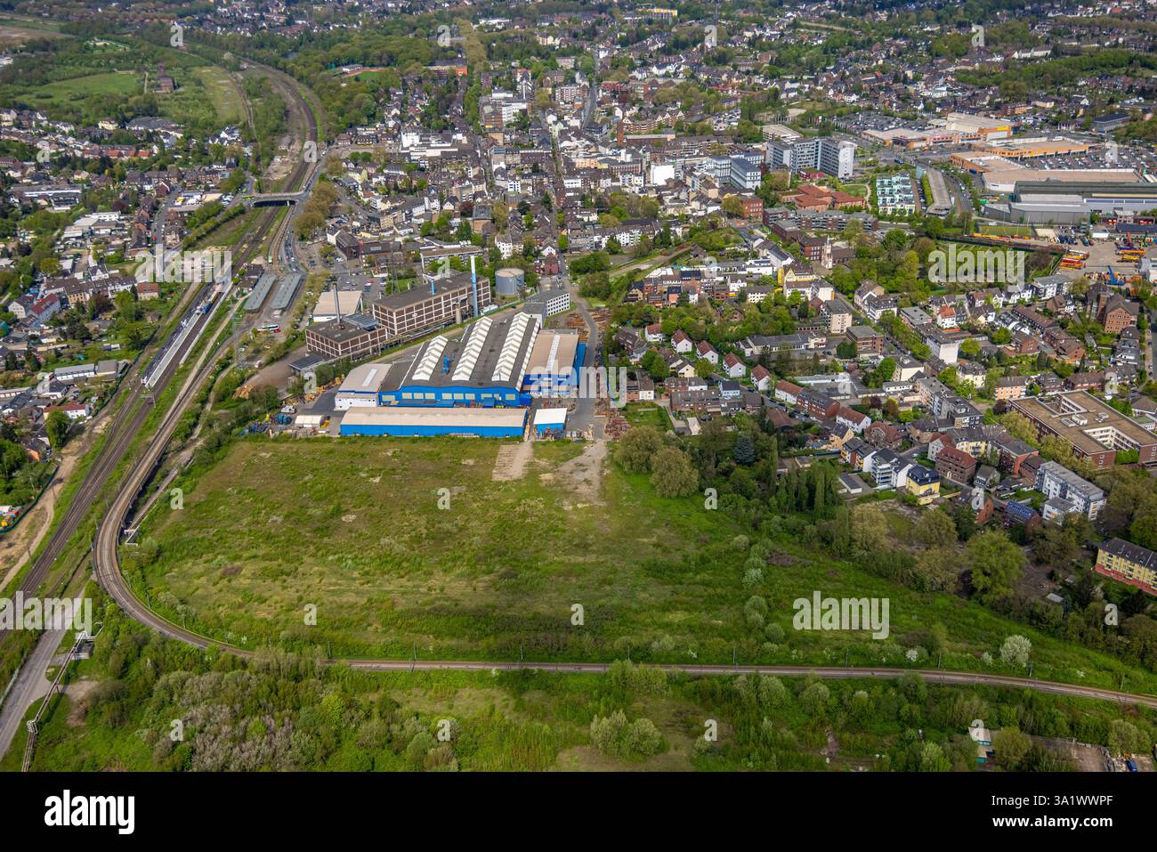 Vista aerea, società di ingegneria meccanica Gutehoffnungshütte Radsatz, impianto di cogenerazione a biomassa di Energieversorgung Oberhausen AG, Sterkrade railr Foto Stock