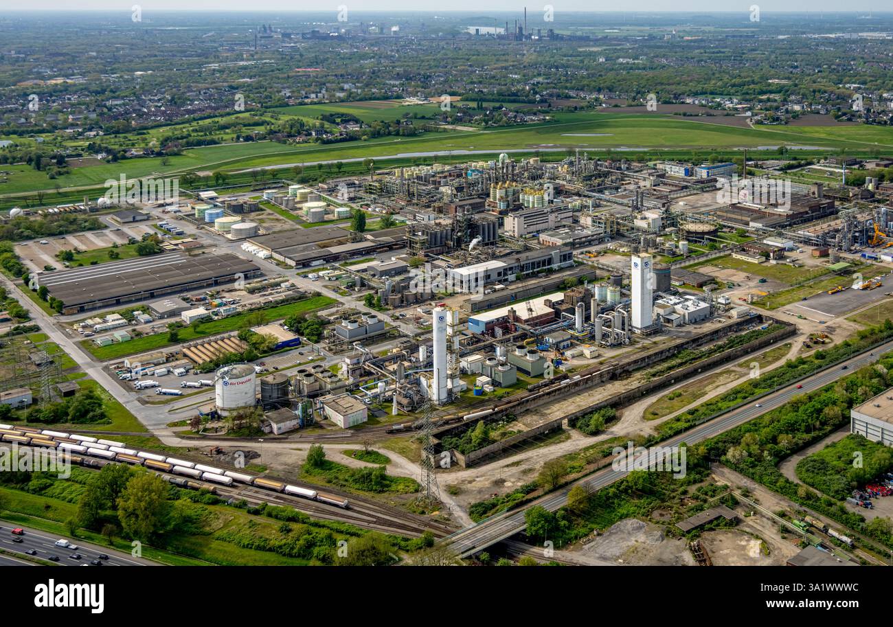 Vista aerea, OQ Chemicals Plant Ruhrchemie, sullo sfondo una zona allagata, Holten, Oberhausen, Ruhr, Renania settentrionale-Vestfalia, Germania Foto Stock