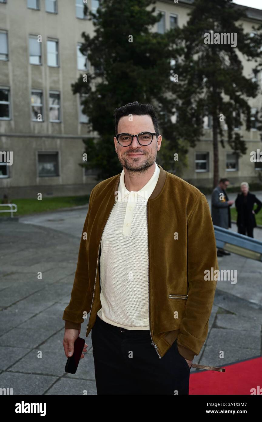 Tobias Licht bei der Premiere zum Theaterstück Sherlock Holmes: Der Fall Moriarty in der Komödie am Kurfürstendamm im Ernst-Reuter-Saal. Berlino, 09.03.2025 Berlino Germania *** Tobias Licht alla prima dello spettacolo Sherlock Holmes The Moriarty Case al Komödie am Kurfürstendamm in Ernst Reuter Saal Berlin, 09 03 2025 Berlino Germania Copyright: XMatthiasxWehnertx Foto Stock