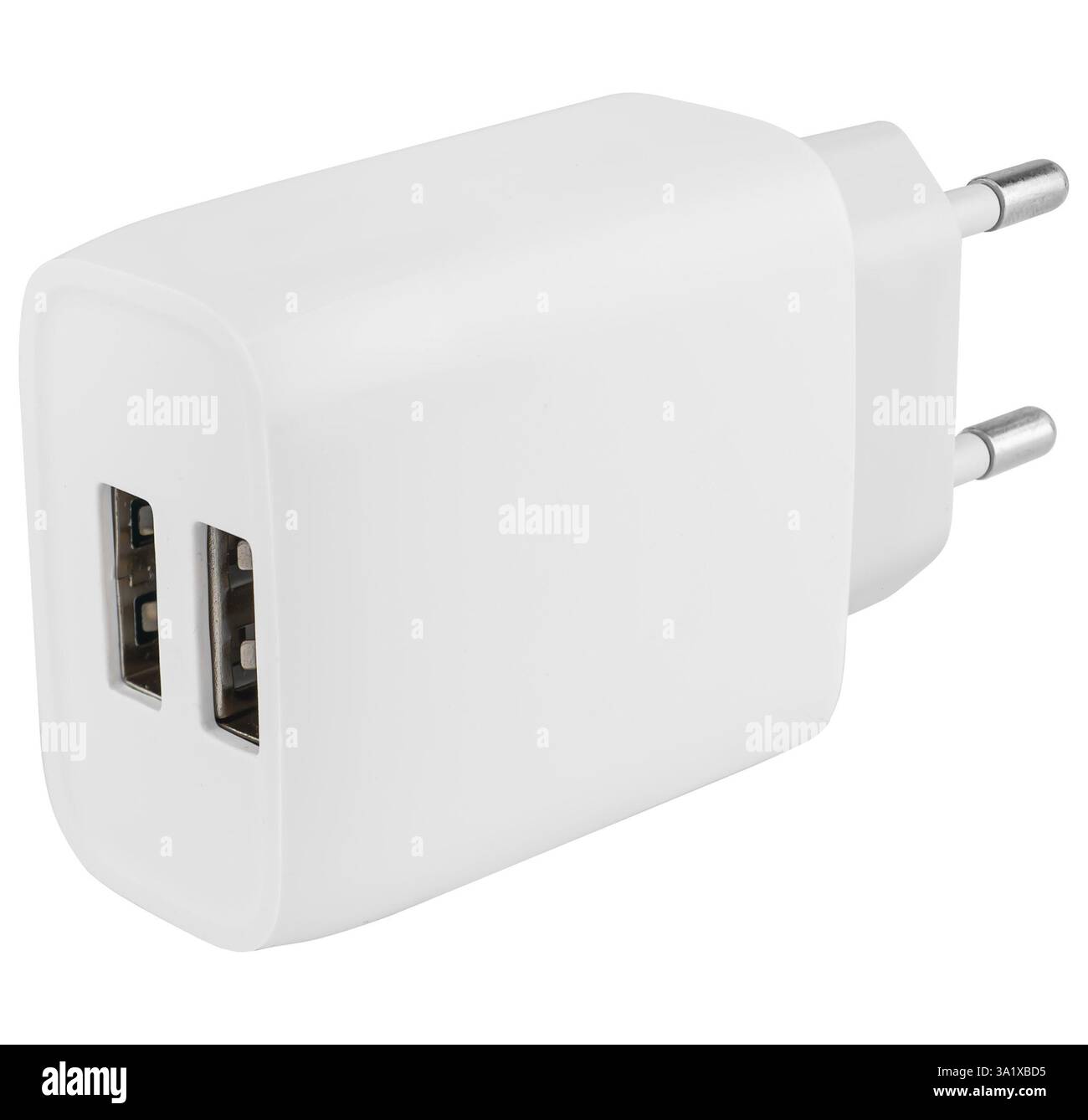 Adattatore di alimentazione bianco per la ricarica sicura dei gadget. Design compatto, comodo per l'uso quotidiano. Foto Stock