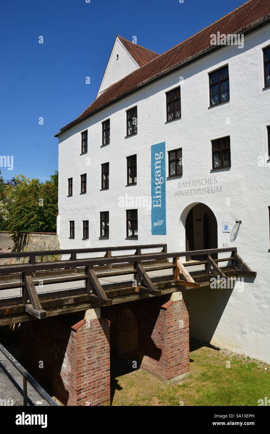Ingolstadt, Baviera, Germania - 08.06.2024: Veduta parziale del Museo dell'Esercito Bavarese nel nuovo Castello Foto Stock