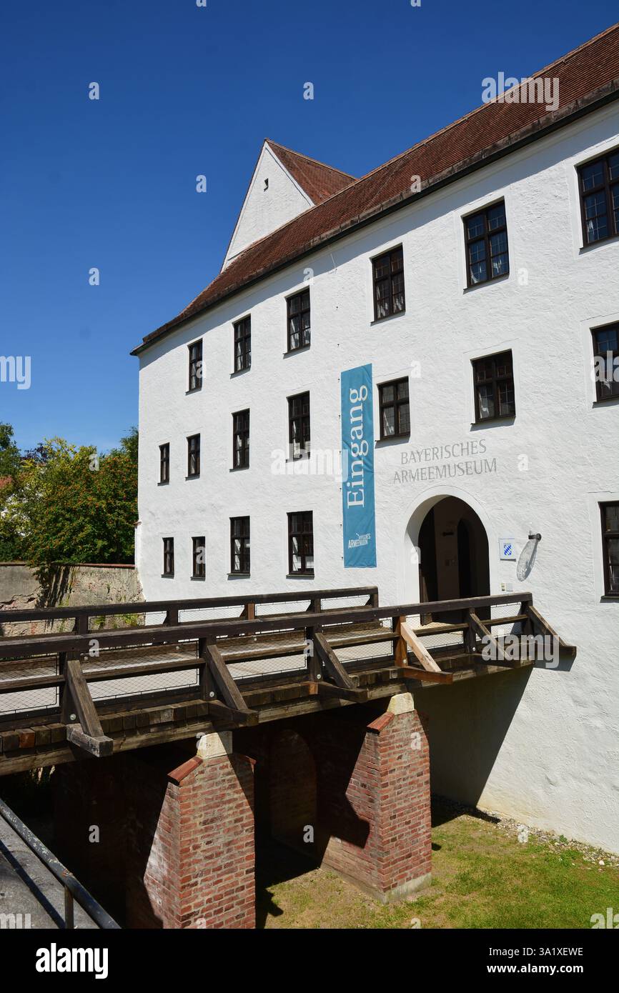 Ingolstadt, Baviera, Germania - 08.06.2024: Veduta parziale del Museo dell'Esercito Bavarese nel nuovo Castello Foto Stock