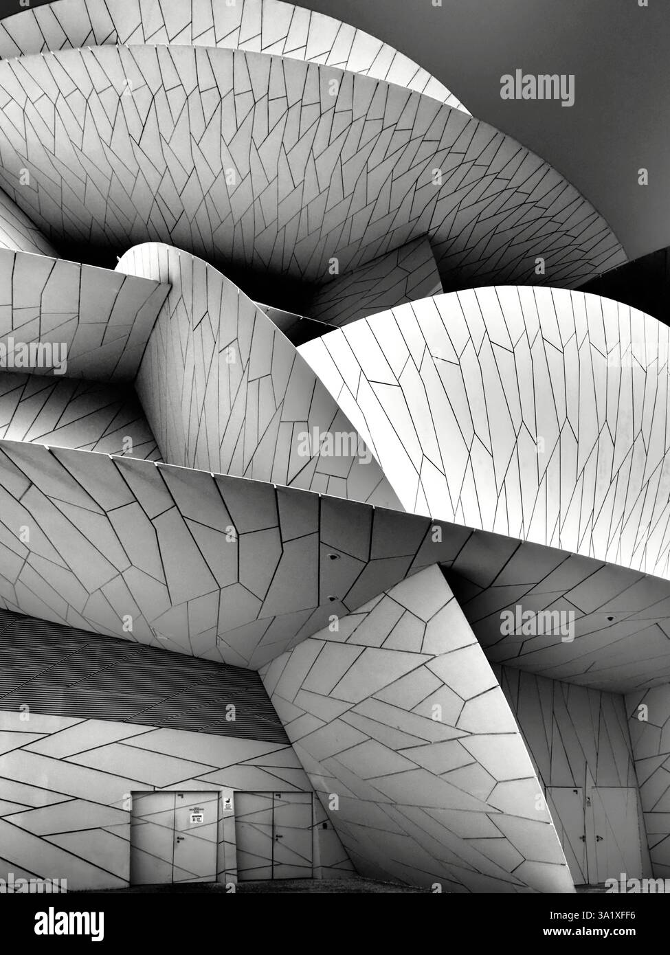 Qatar Nationalmuseum zeichnet sich durch Seine einzigartige Architektur aus, Die von dem französischen Architekten Jean Nouvel entworfen wurde Foto Stock