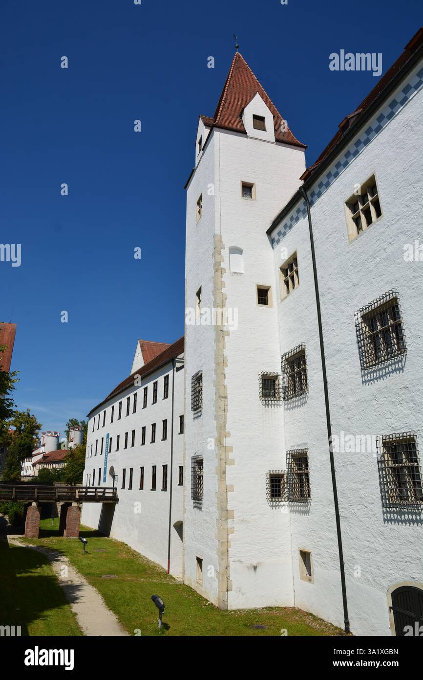 Ingolstadt, Baviera, Germania - 08.06.2024: Veduta parziale del Museo dell'Esercito Bavarese nel nuovo Castello Foto Stock