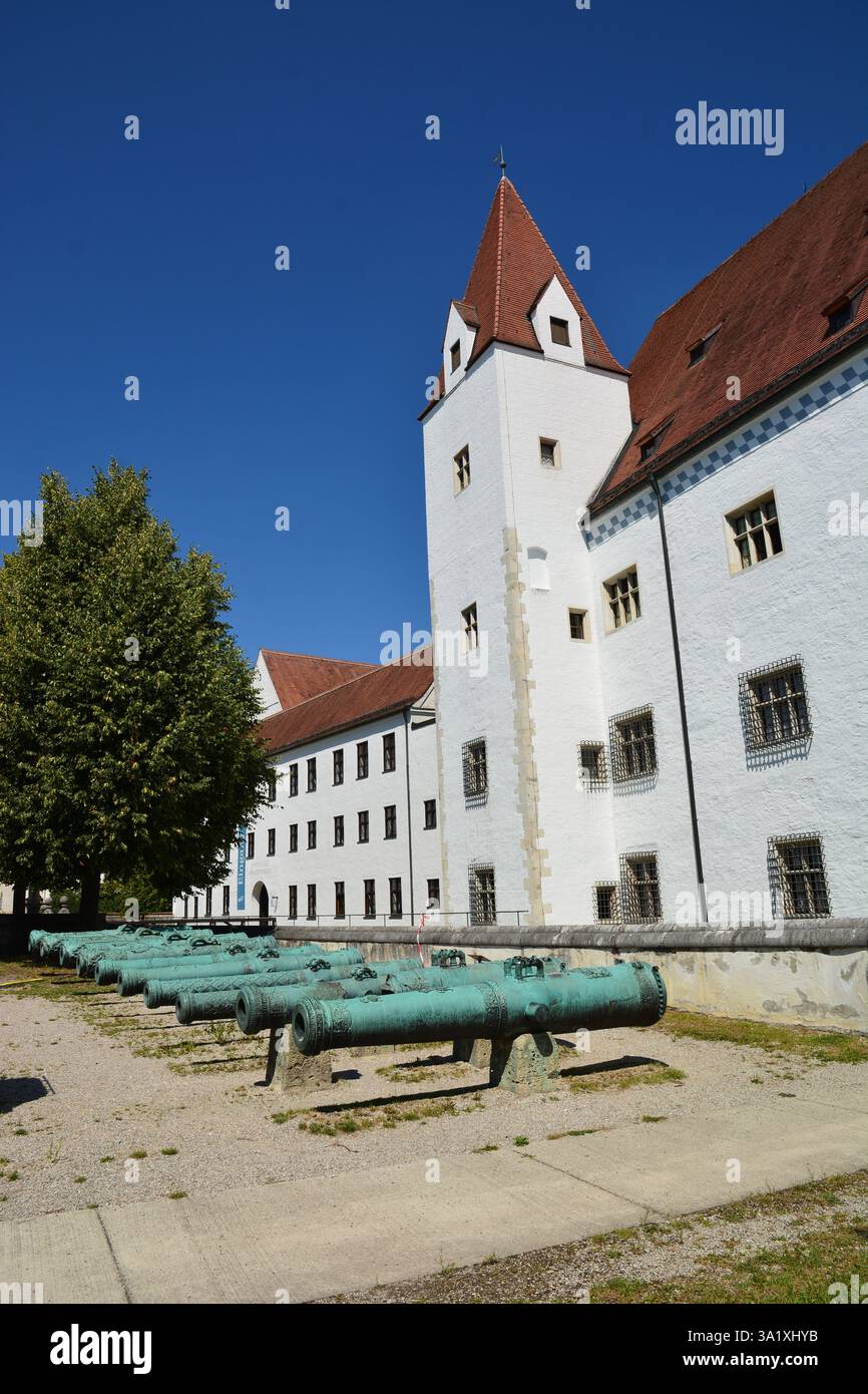 Ingolstadt, Baviera, Germania - 08.06.2024: Veduta parziale del Museo dell'Esercito Bavarese nel nuovo Castello Foto Stock