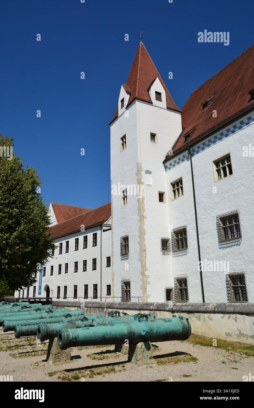 Ingolstadt, Baviera, Germania - 08.06.2024: Veduta parziale del Museo dell'Esercito Bavarese nel nuovo Castello Foto Stock