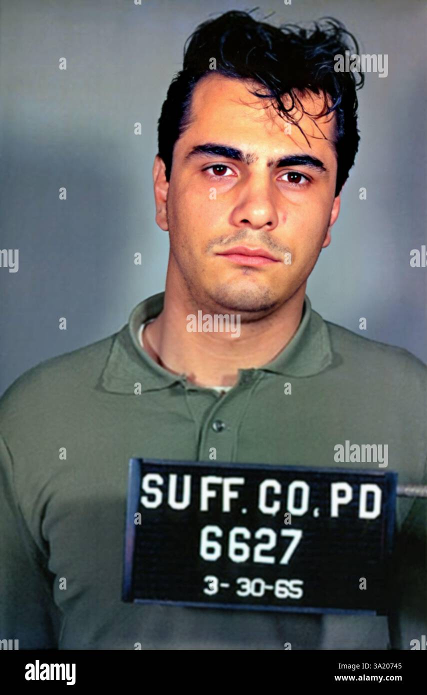 1965 , 30 marzo , Stati Uniti : il boss mafioso JOHN Joseph GOTTI Jr ( 1940 - 2002 ) mugato dalla polizia , arrestato per tentato furto d' auto . Era un capo della Gambino Crime Family , una delle cinque famiglie di New York . Fotografo sconosciuto del dipartimento di polizia di New York . - STORIA - FOTO STORICHE - FOTO SEGNALETICA - FOTO FOTO - FOTO - FOTO - FOTO - RITRATTO - RITRATTO - CRIMINALE - MAFIOSO - COSCA MAFIOSA - CRIMINALITÀ ORGANIZZATA - FUORILEGGE - CRONACA NERA --- ARCHIVIO GBB Foto Stock