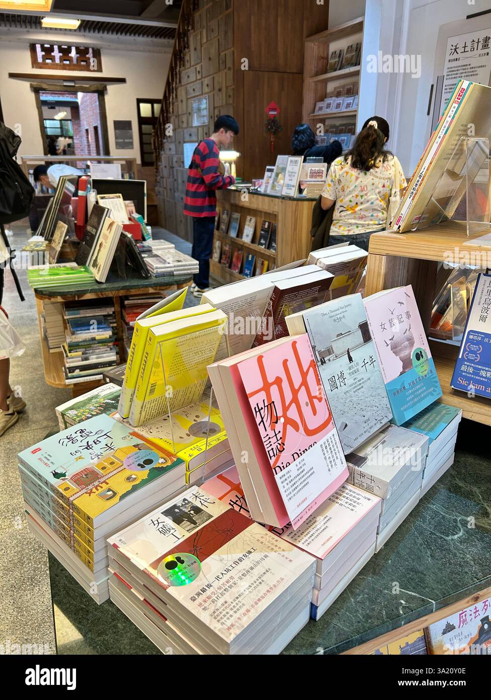 Taipei, Taiwan, gente in visita - Immagine stock catturata con smartphone