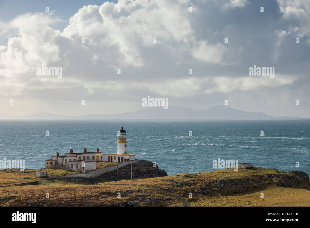 Faro di Neist Point sull'isola di Skye, Scozia. Inverno (febbraio) 2025. Foto Stock