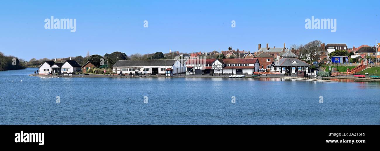 Intorno al Regno Unito - Fairhaven Lake in una giornata di sole nel marzo 2025 Foto Stock