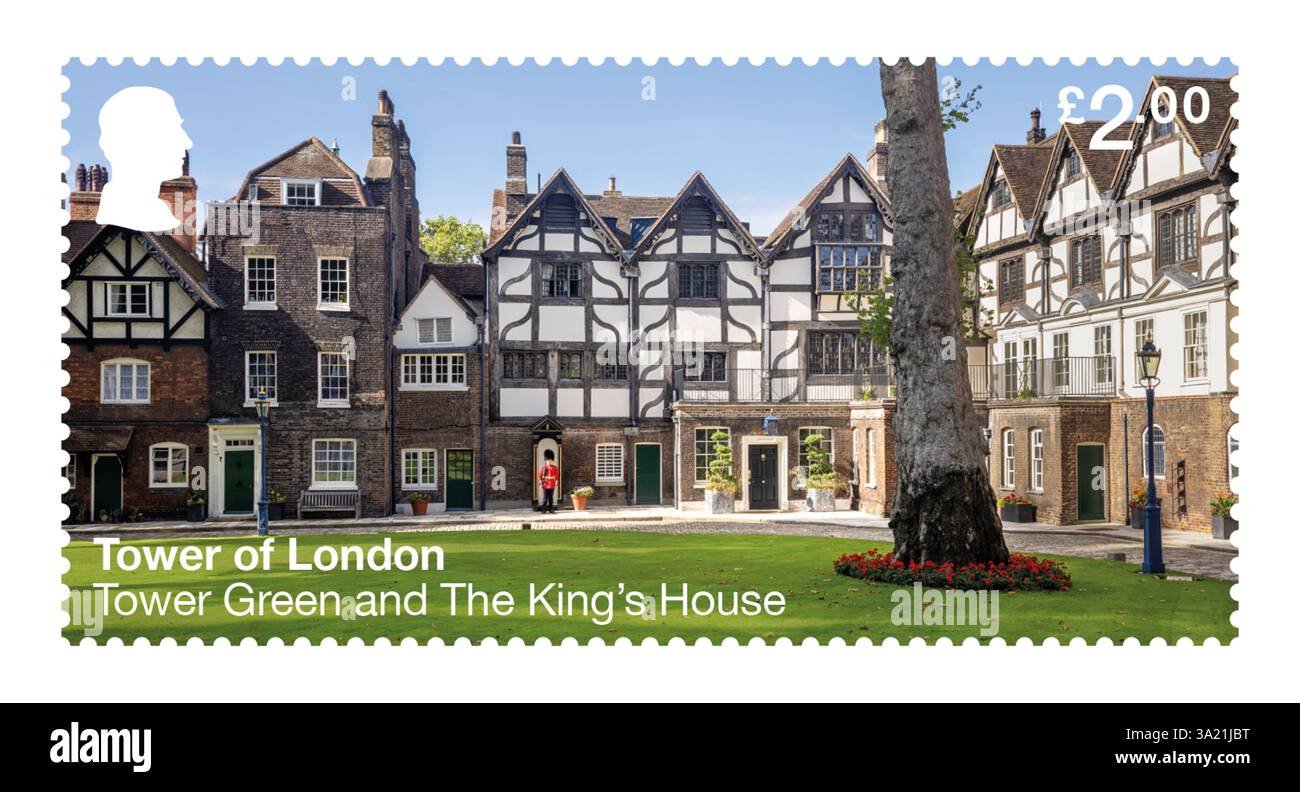 IMBARCATO PER il 0001 GIOVEDÌ 8 AGOSTO opuscolo stampato dalla Royal mail di uno dei loro nuovi francobolli che illustrano la storia, gli edifici e le tradizioni della Torre di Londra. Questo francobollo presenta Tower Green e la Casa del Re. Data di pubblicazione: Giovedì 8 agosto 2024. Foto Stock