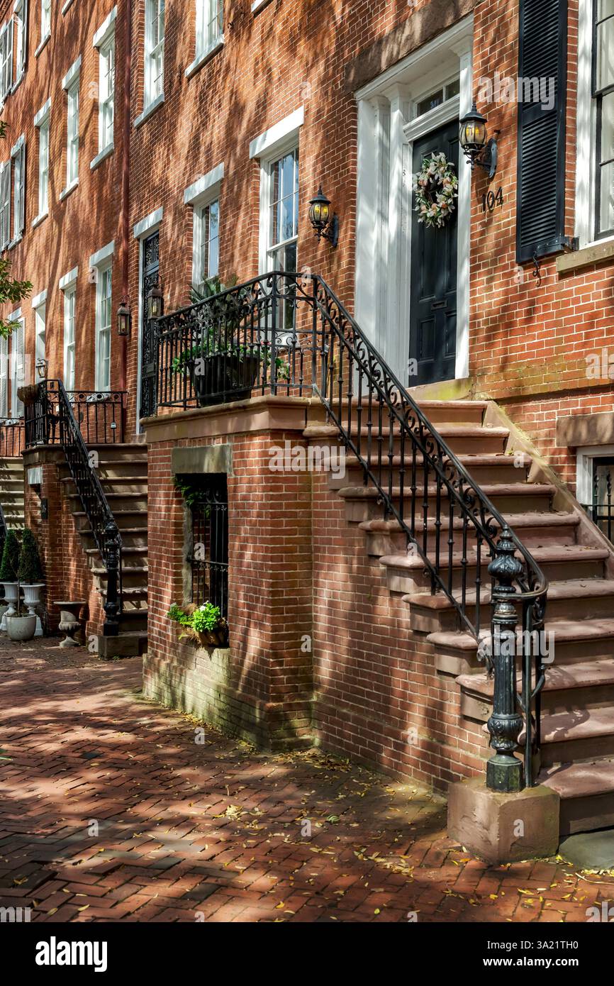 Affascinanti case in pietra arenaria nella storica Savannah. Foto Stock